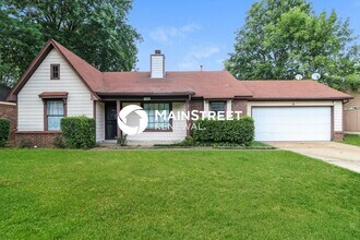 Building Photo - 3 Bedroom Pet-Friendly Home in Memphis, TN with Main Street Renewal