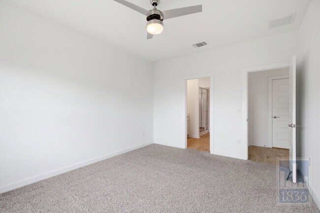 Building Photo - 10925 Tildon Ave