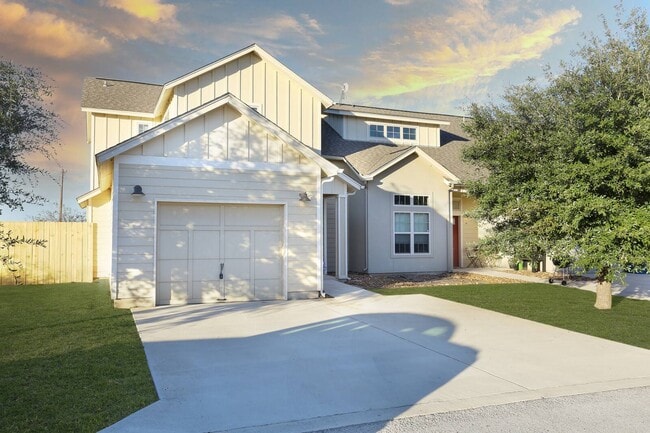 Building Photo - 213 Circle Ct