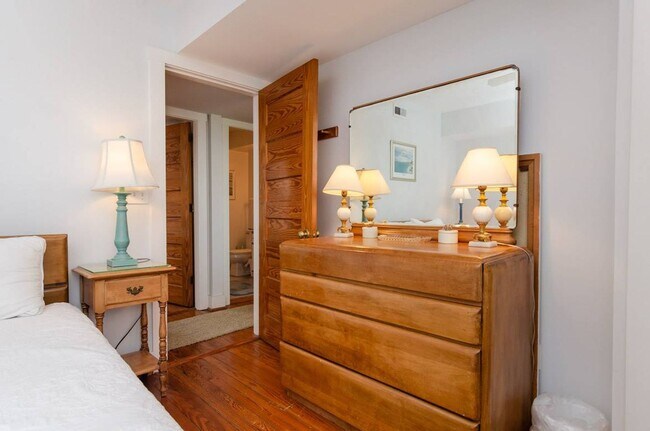 Building Photo - 8 Sunset Ave