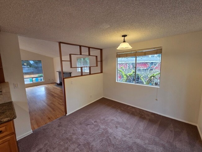 Building Photo - 2136 N 187th St