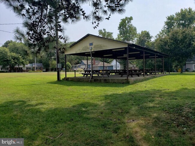 Building Photo - 5645 Battee Dr