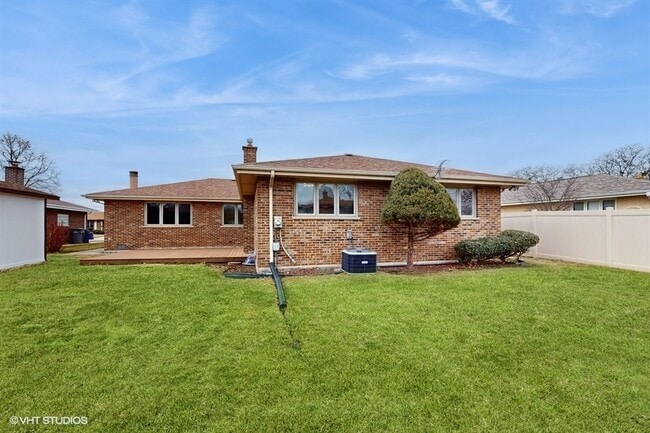 Building Photo - 15405 Tulip Ct