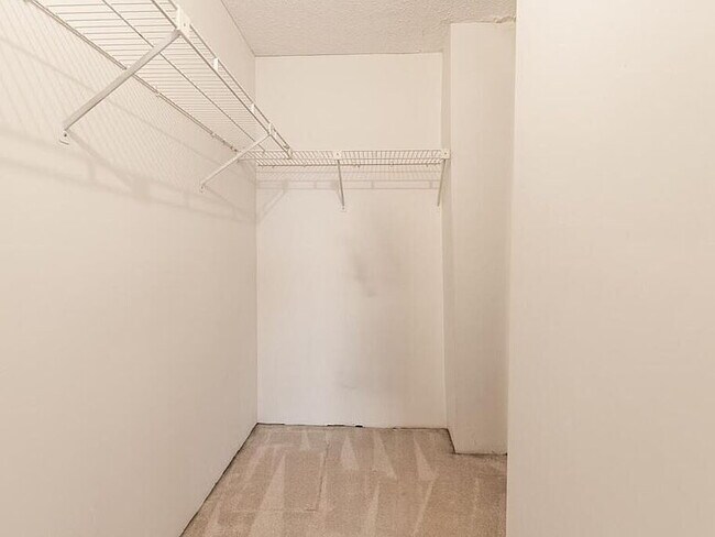 Building Photo - 100 High St