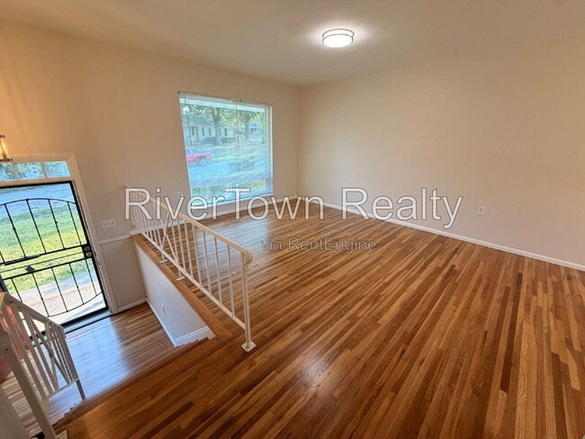 Building Photo - 1327 Busby Ave