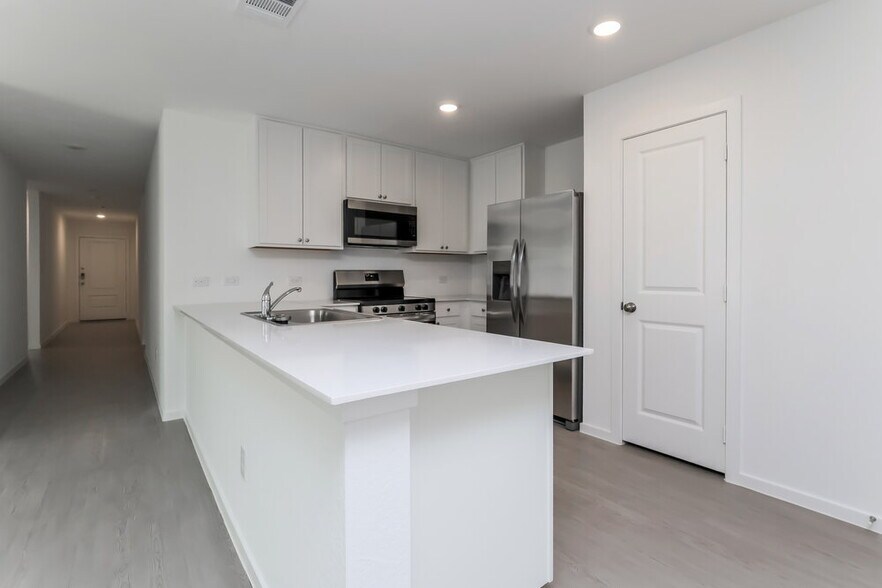 Building Photo - 16002 Tallis Dr