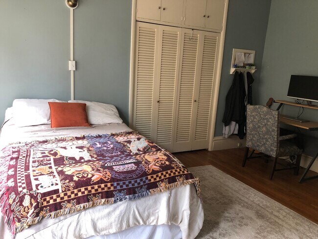 Building Photo - 130 College Ave NE