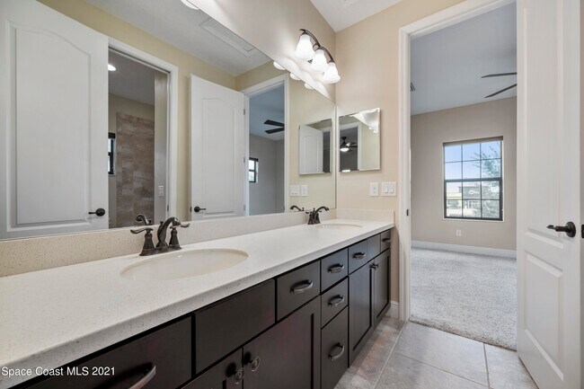 Building Photo - 7205 Primavera Ln