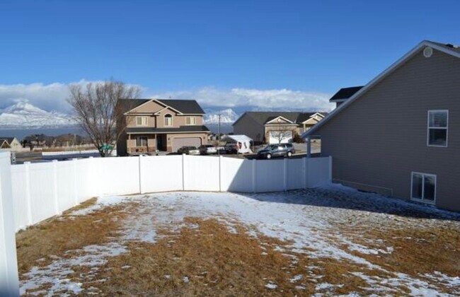 Building Photo - 4031 Montego Dr