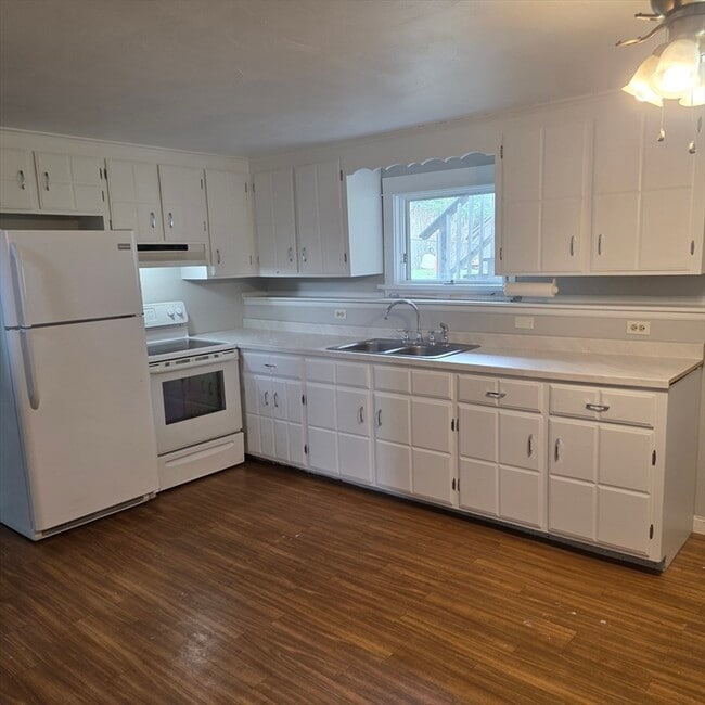 Building Photo - 81 Crane Ave S