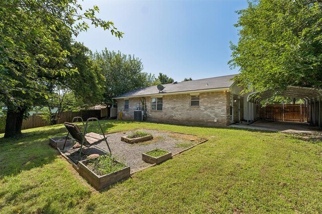 Building Photo - 3401 E Noble Dr