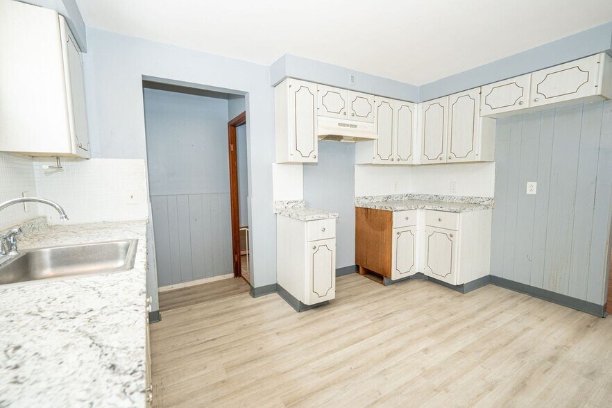 Building Photo - 24 Honduras Ln