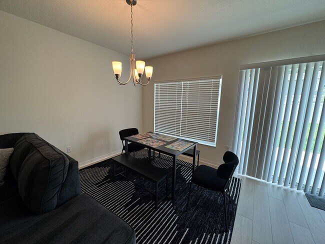 Building Photo - Brand New Townhouse