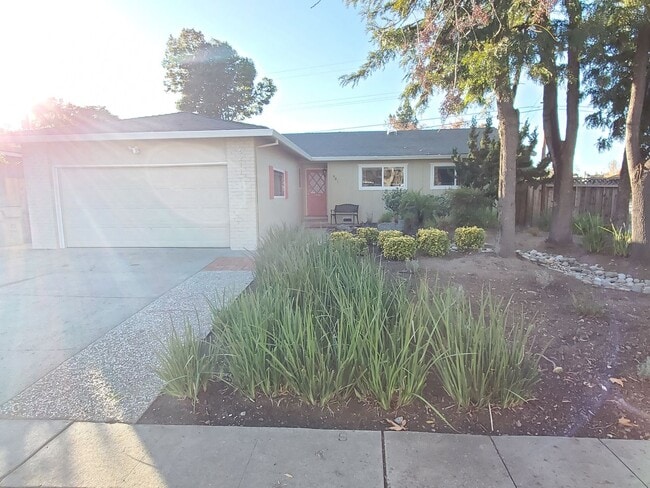 Building Photo - 6211 Cloverhill Dr