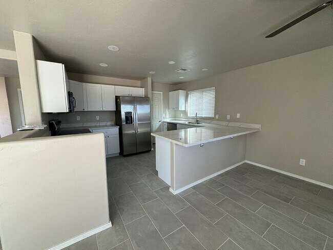 Building Photo - 43313 W Cowpath Rd