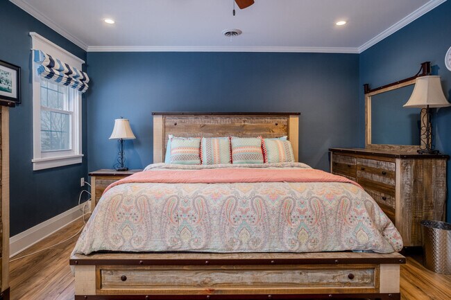 Building Photo - 10 N Pistakee Lake Rd