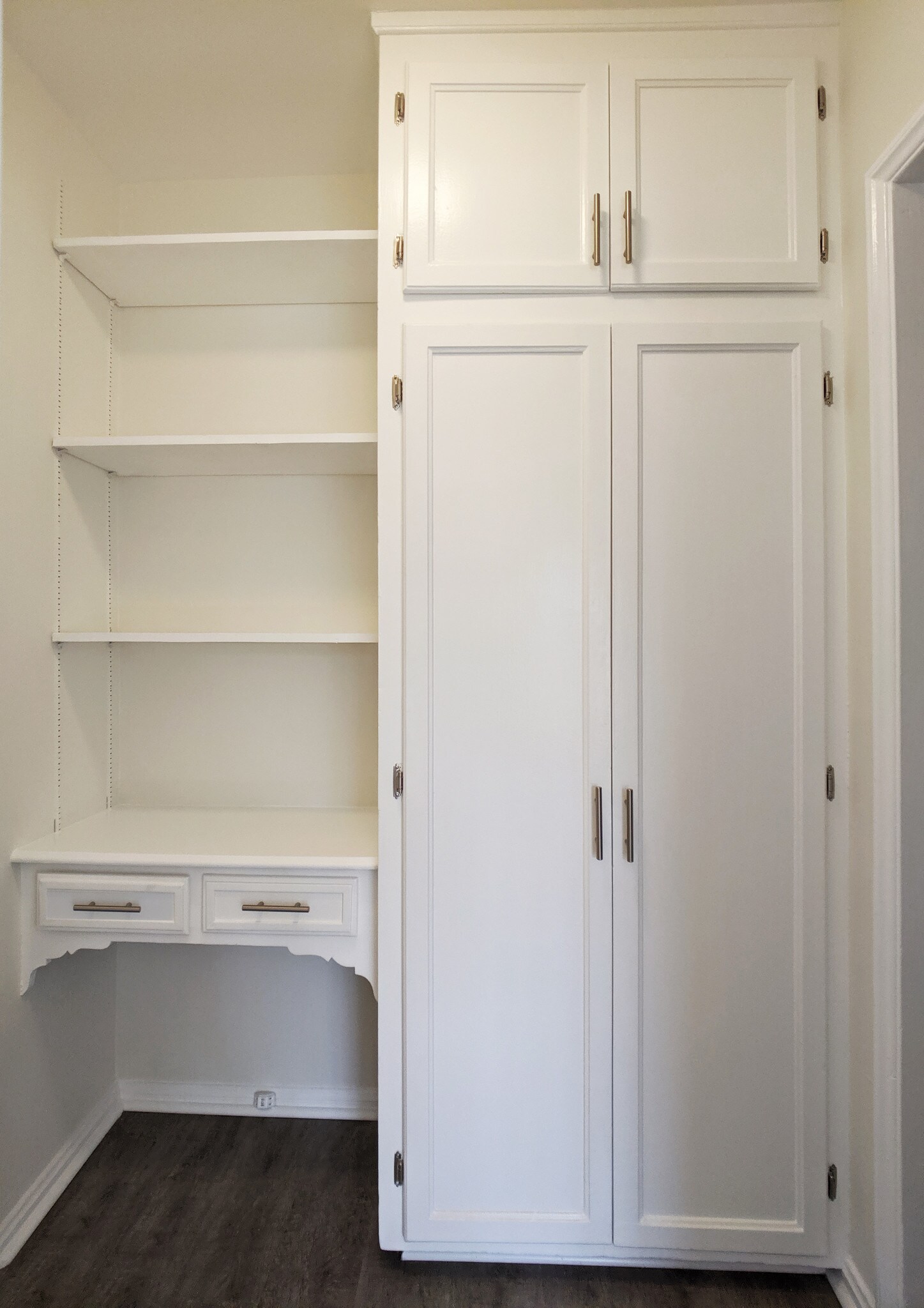 Hallway Linen Closet - 7677 Hollywood Blvd