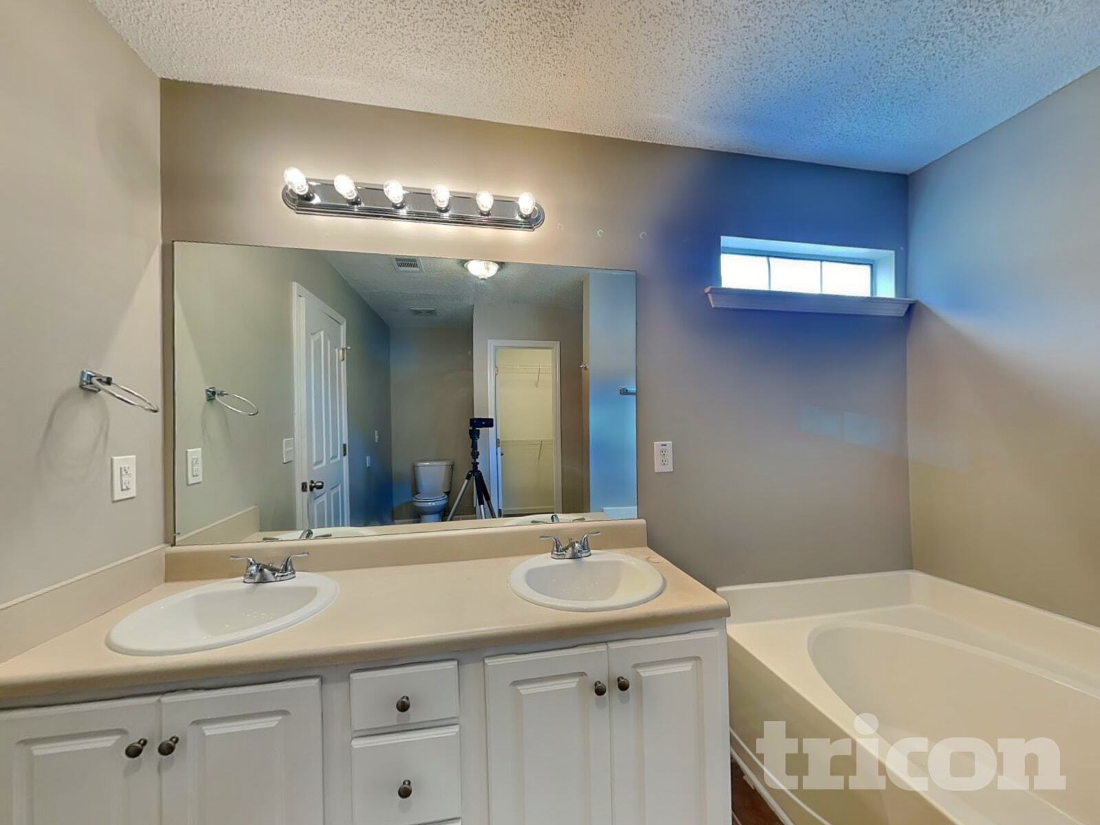 Building Photo - 5412 Village Ridge