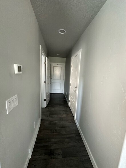 Building Photo - 2215 W Bluebird Dr