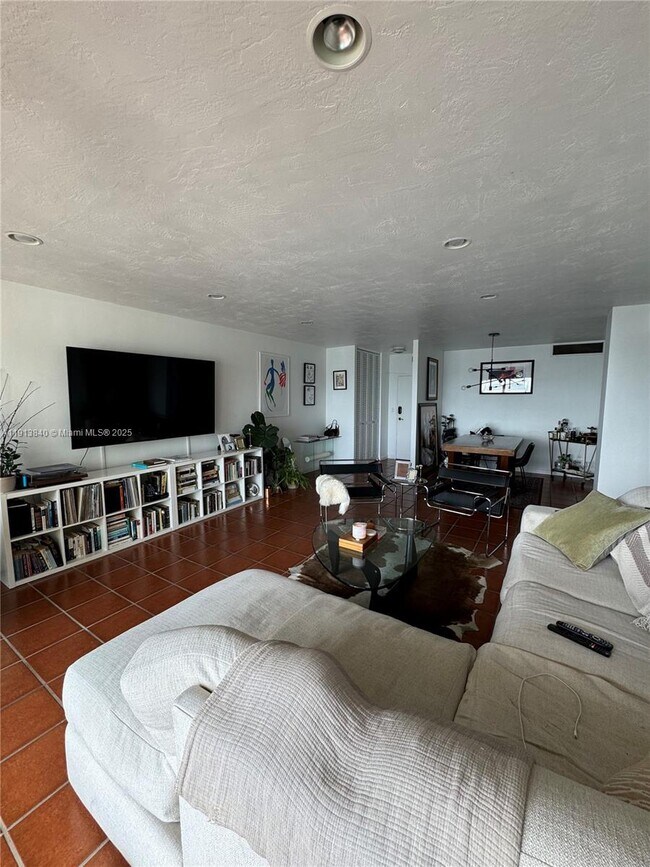 Building Photo - 2451 Brickell Ave