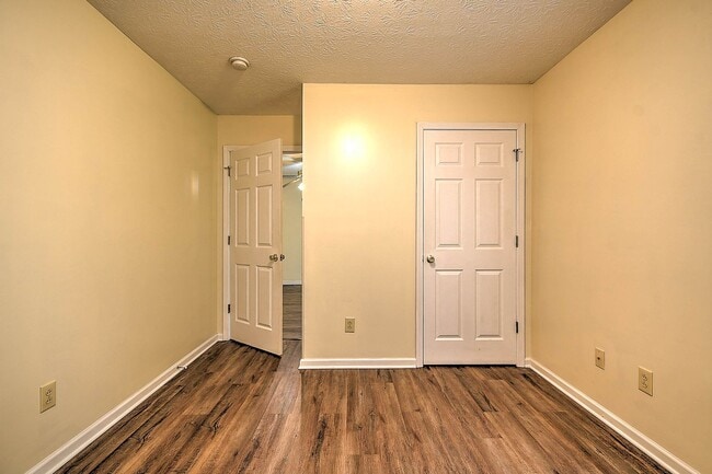 Building Photo - 303 Moorland Dr