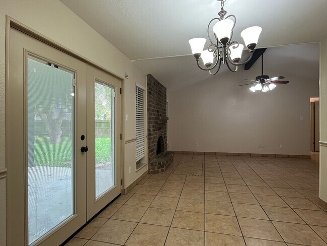 Building Photo - 2846 Blue Grass Dr