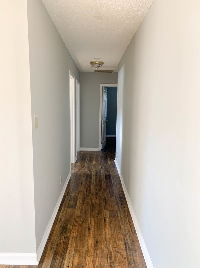 Building Photo - 1405 Crocus Ln
