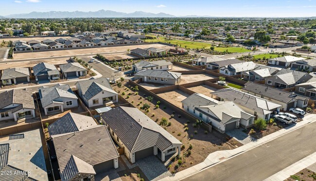 Building Photo - 5419 W Las Palmaritas Dr