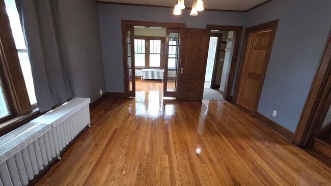 Building Photo - 4 bed 2 bath home