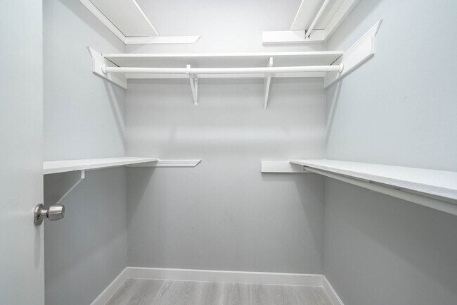Building Photo - 3610 Brier Gardens Dr