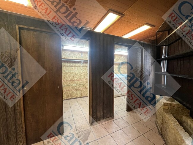 Building Photo - Spacious 2 Bedroom W/ Bonus Room