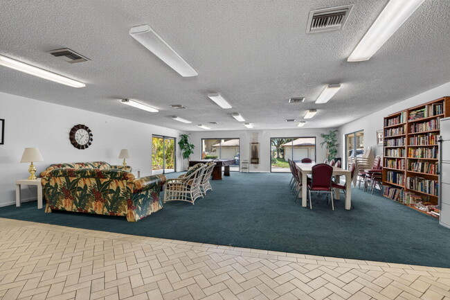 Building Photo - 3951 NE 17th Ave