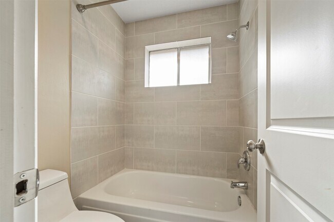 Building Photo - 119 Wood Hollow Dr