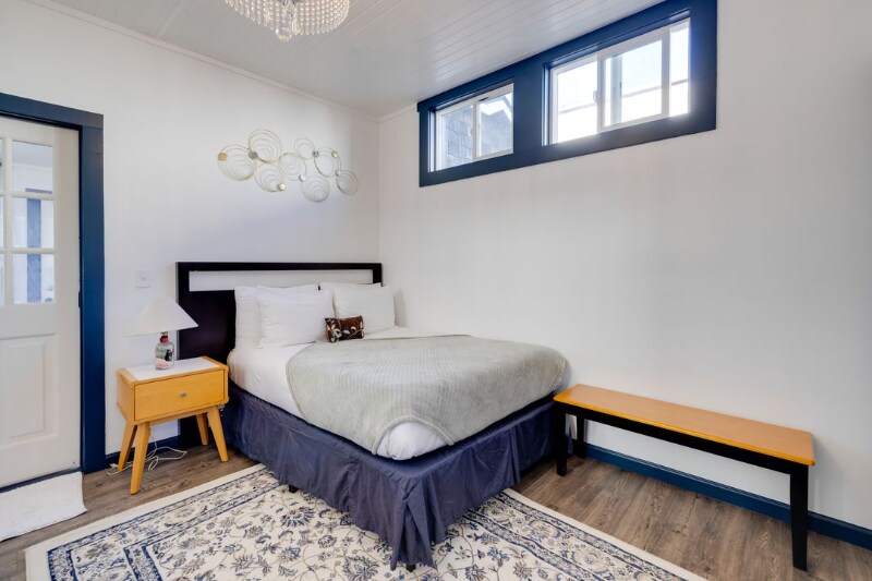 Building Photo - 400 S Holladay Dr