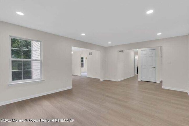 Building Photo - 380 Sapphire Dr