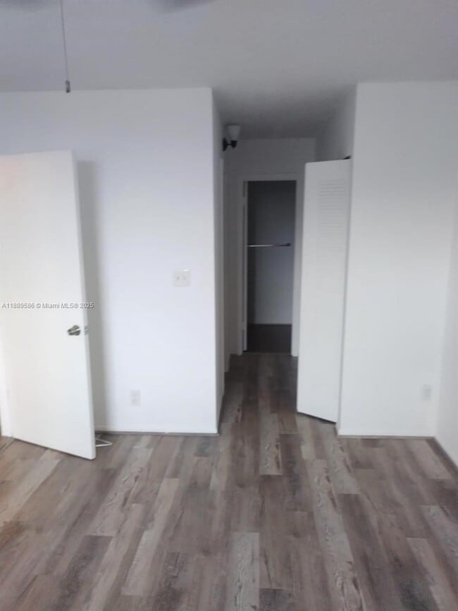 Building Photo - 2701 Riverside Dr