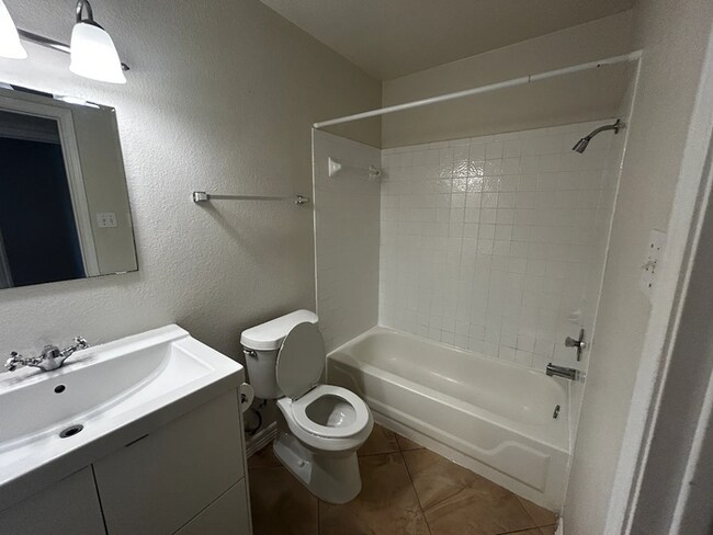 Building Photo - Move-In Ready 3BR/2BA in Round Rock - Enjoy One Month Free Rent When You Move In by November