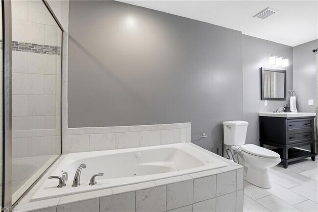 Building Photo - 1859 Parkview Ave