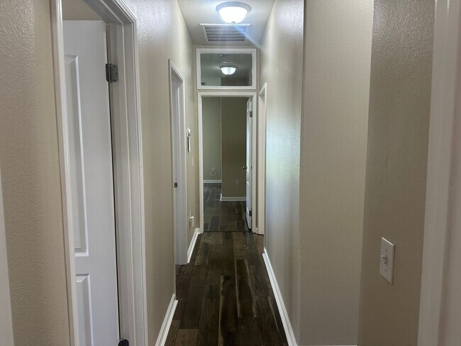 Building Photo - Single Story cul-de-sac 3Beds/2Bath Home i...