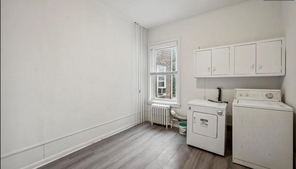 Building Photo - 885 N 27th St