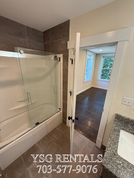 Building Photo - 17 Lambert Ave