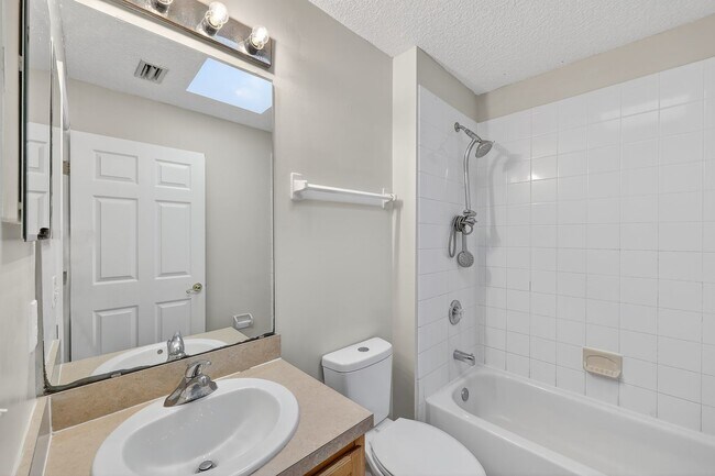 Building Photo - 9205 Redtail Dr