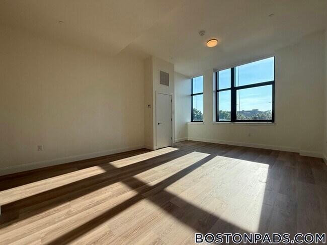 Building Photo - 1079 Commonwealth Ave