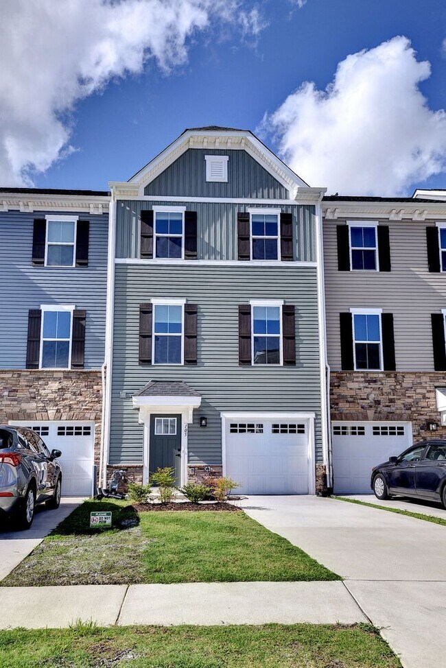 Building Photo - 105 Big Wds Dr