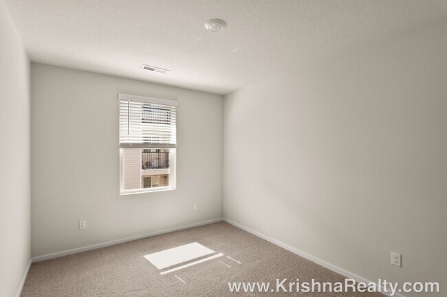 Building Photo - 11935 NE 104th St