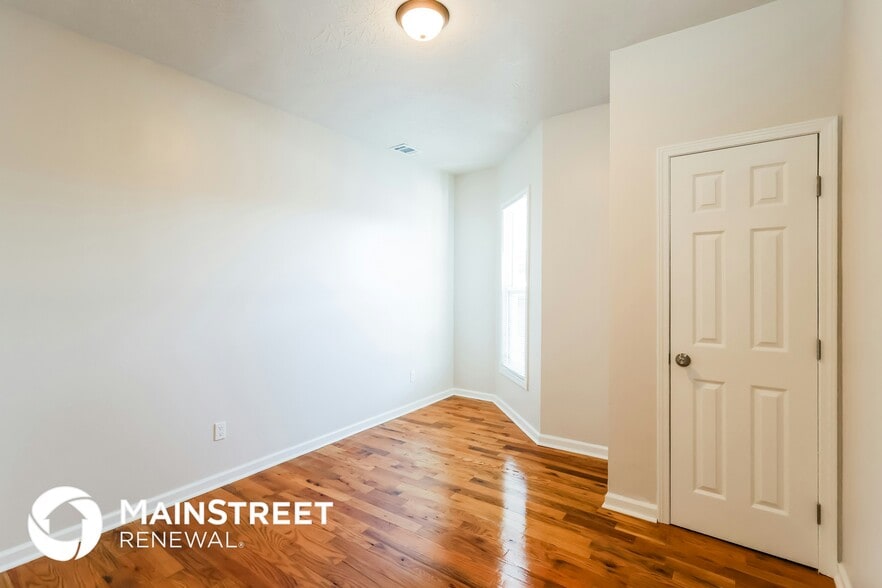 Building Photo - 3819 River Park Dr