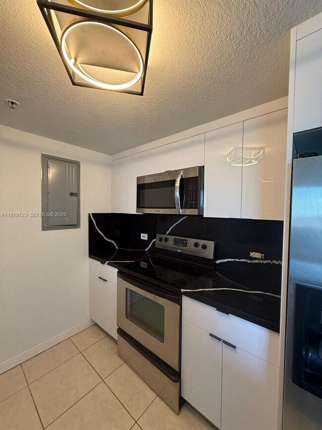 Building Photo - 36 NW 6th Ave