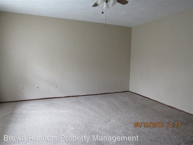 Building Photo - 9139 Wedgewood Dr
