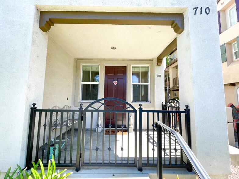 Building Photo - 710 S San Fernando Blvd