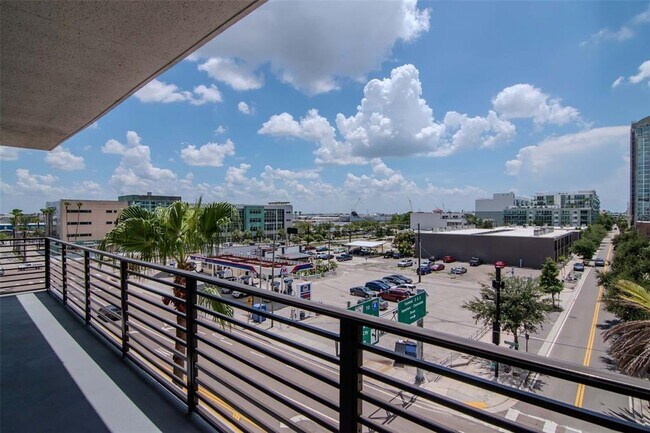 Building Photo - 1208 E Kennedy Blvd